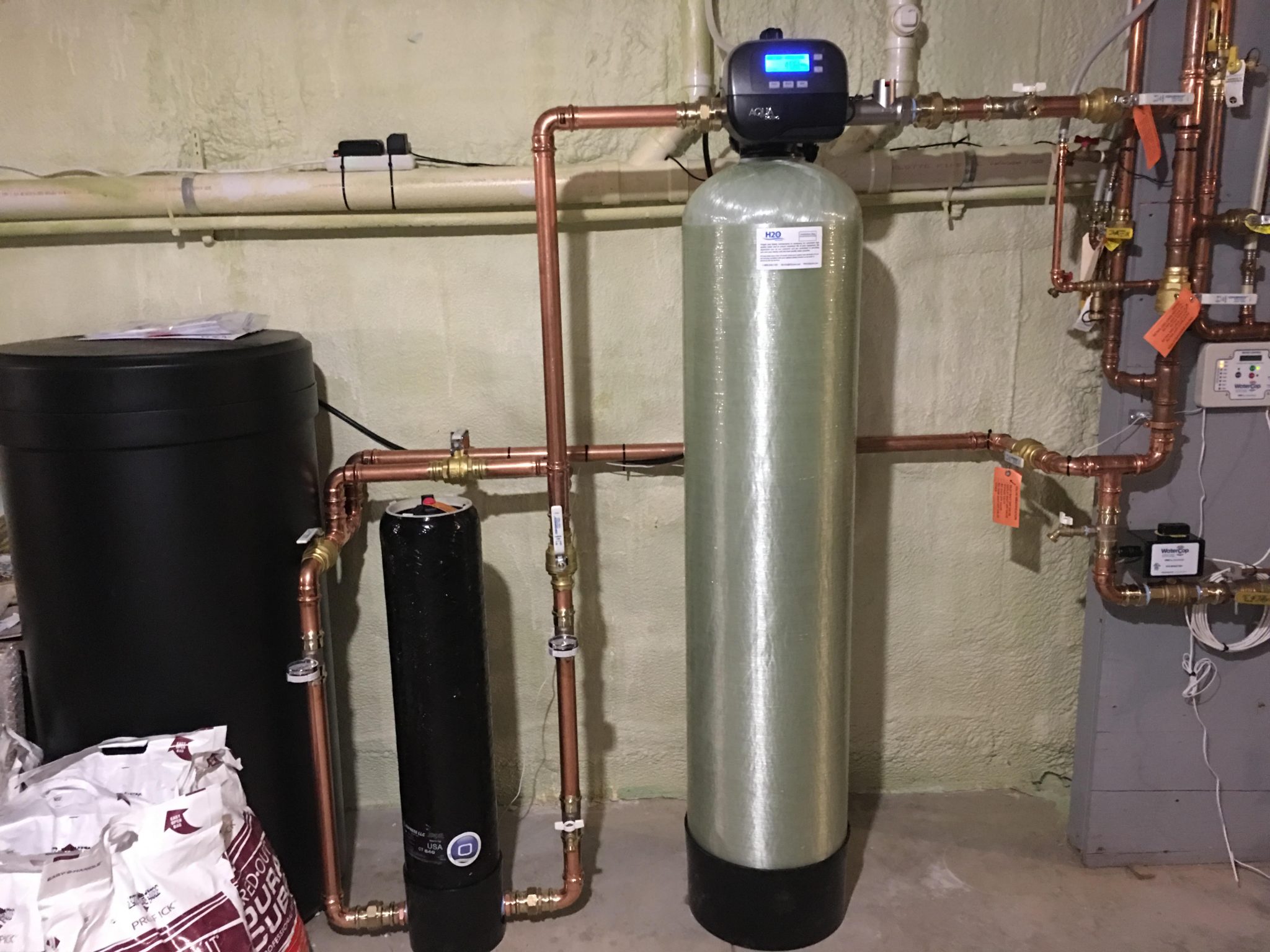 2 cubic feet high efficiency Water Softener with large capacity sediment filter.