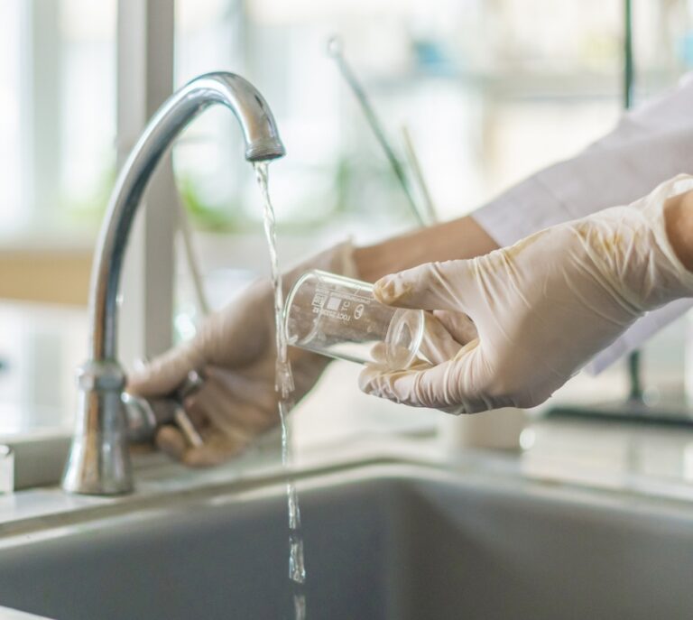 scientist wash beaker